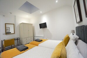 Room - C - Delux 2-bedroom apartment in the center of Thatcham (Thatcham)