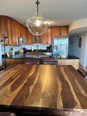Dining - Oceanfront 3BR/2BA Camelot, Ocean City, MD w/  Balcony Views, Pool & Beach Access (Ocean City)