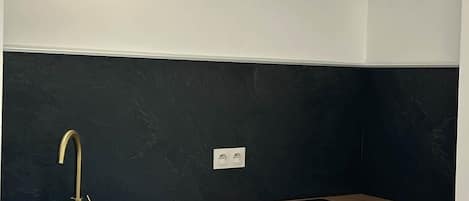 Réfrigérateur, four à micro-ondes, un four, lave-vaisselle
