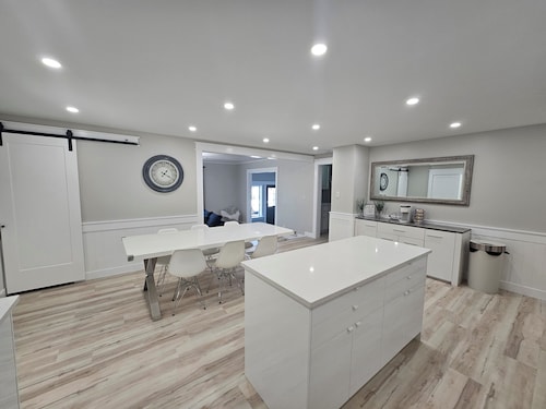 Stylish Stay in the Heart of Kingston – Steps from the Waterfront