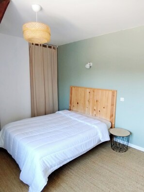 Room - Vrbo Property (Valliquerville)