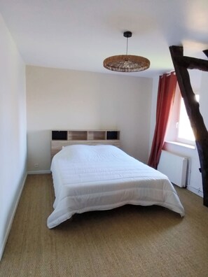 Room - Vrbo Property (Valliquerville)