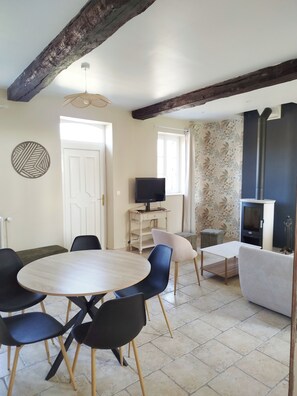 Dining - Vrbo Property (Valliquerville)