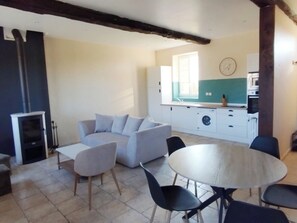 Living area - Vrbo Property (Valliquerville)