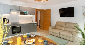 TV - The “Almenland” vacation apartment combines alpine elegance with modern comfort. (Wildschönau)