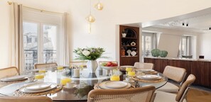 تناول الطعام