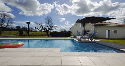 Villa Solanne - Garden, pool & comfort / 10 travellers