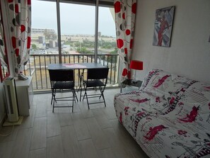 Living area - Vrbo Property (Agde)