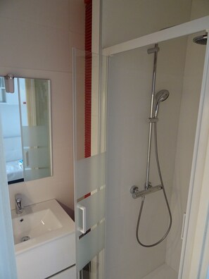 Bathroom - Vrbo Property (Agde)