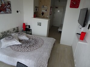 Room - Vrbo Property (Agde)