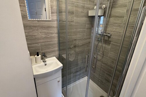 Contemporary City Studio 2 - Contractor's and traveller's accommodation