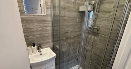 Contemporary City Studio 2 - Contractor's and traveller's accommodation