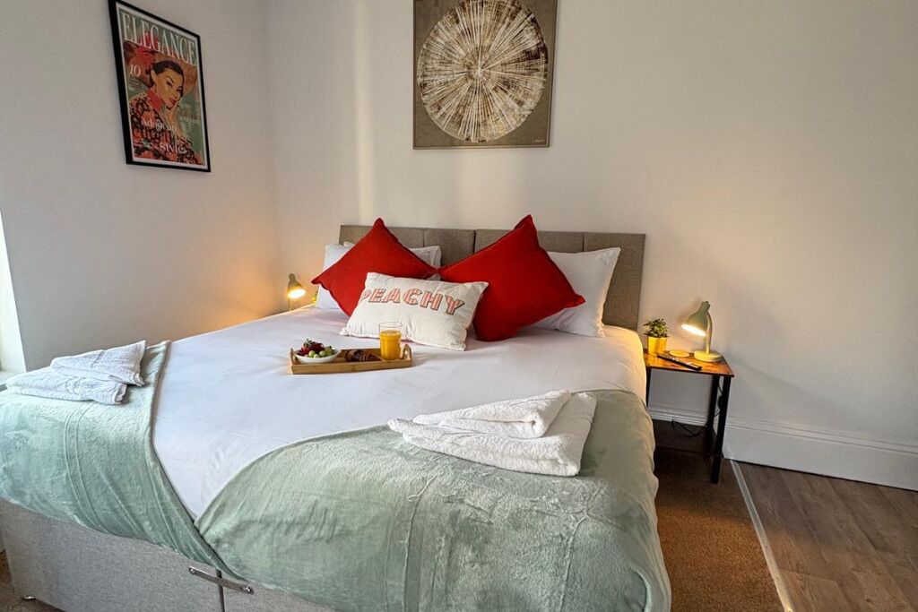 1 slaapkamer, een strijkplank/strijkijzer, wifi, beddengoed