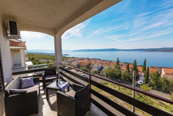 Property grounds - Spacious studio apartment in Crikvenica with stunning sea views & fitness room (Crikvenica)