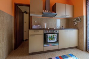 Private kitchen - Spacious studio apartment in Crikvenica with stunning sea views & fitness room (Crikvenica)