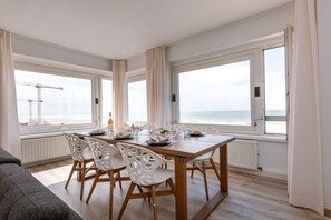 Dining - Casiola - Corner apartment with spectacular sea vi (Middelkerke)