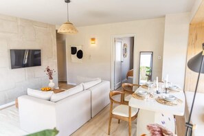 TV, offices - Casiola - Modern Apartment with Garden, Near Beach (Cadzand)