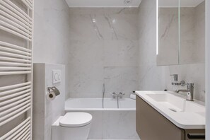 Shower, hair dryer, towels, shampoo - Casiola - Modern apartment in Knokke with terrace (Knokke-Heist)