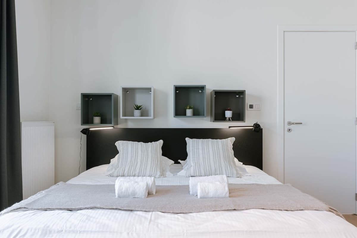 2 slaapkamers, een bureau, reisbedje, wifi