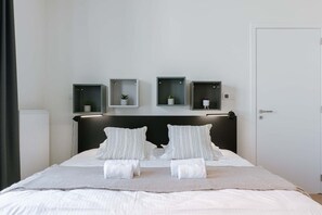 2 slaapkamers, een bureau, reisbedje, wifi