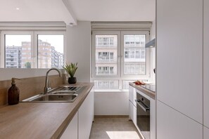 Kühlschrank, Ofen, Herdplatte, Geschirrspüler