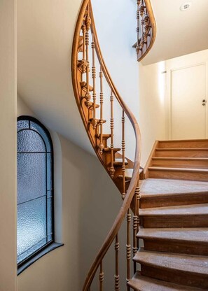 Interior - Casiola - City-view loft with wooden beams and mezzanine (Gent)
