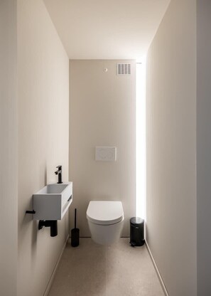 Dusche, Haartrockner, Handtücher, Shampoo