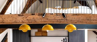 Luminoso loft con vigas y altillo
