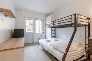 2 bedrooms, iron/ironing board, WiFi - Cozy Apartment Near Beach in Middelkerke (Middelkerke)
