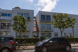 Exterior - Apartment with sunny terrace and parking (Blankenberge)