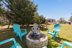 Outdoor dining - Island Bay Dreams by Seaside Vacations & Sales (Chincoteague Island)