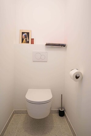 Shower, hair dryer, towels, shampoo - Casiola - Seaside apartment with parking (Oostende)