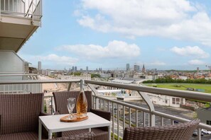 Outdoor dining - Casiola - New apartment with beautiful sea view (Oostende)