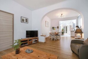 TV, offices - Casiola - Peaceful apartment with courtyard (Oostende)