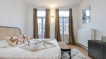 5 habitaciones, tabla de planchar con plancha, wifi y ropa de cama