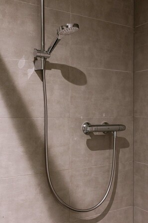 Shower, hair dryer, towels, shampoo