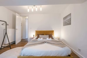 5 slaapkamers, een strijkplank/strijkijzer, wifi, beddengoed