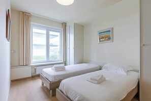 2 habitaciones, tabla de planchar con plancha, wifi y ropa de cama 