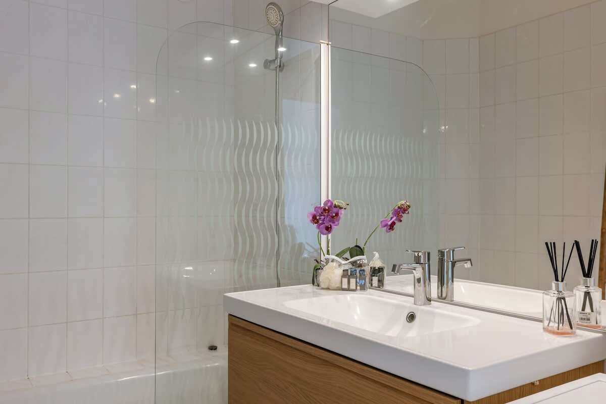 Douche, serviettes fournies