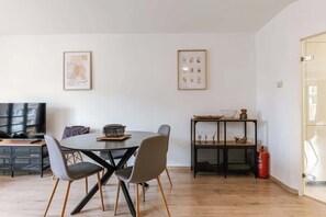 Dining - Centrally located apartment near beach and shops! (Knokke-Heist)