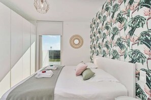 3 chambres, fer et planche à repasser, Wi-Fi, draps fournis