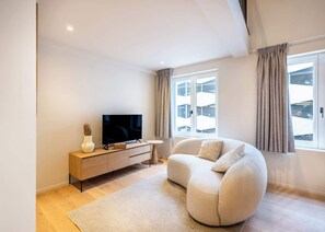 TV, offices - Cozy Duplex Retreat in Ghent (Gent)