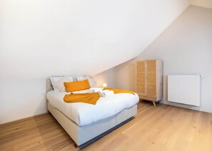 1 slaapkamer, een bureau, wifi, beddengoed
