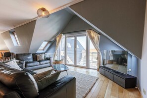 TV, offices - Casiola - Comfortable Apartment with Scenic Views (De Haan)