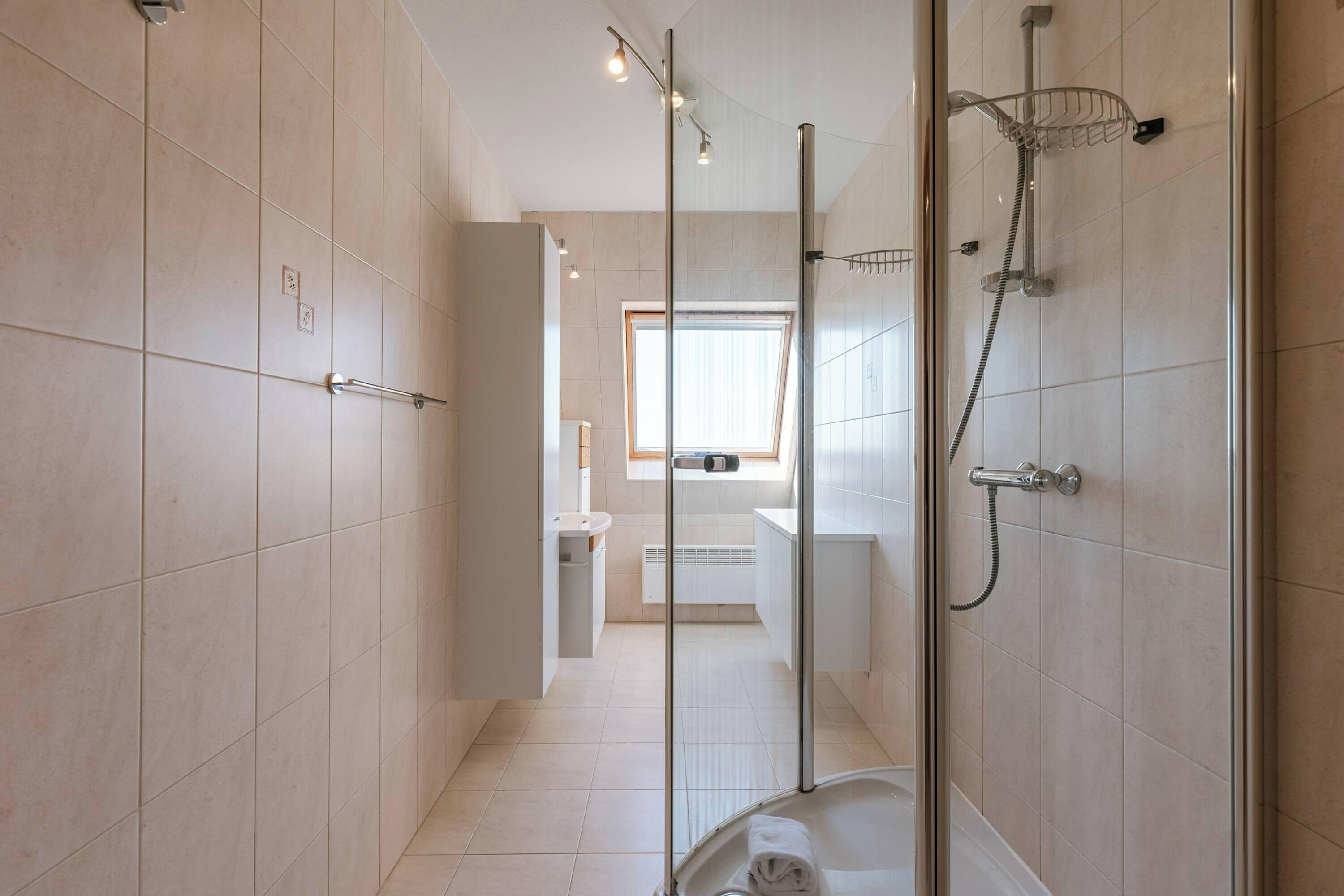 Shower, hair dryer, towels, shampoo