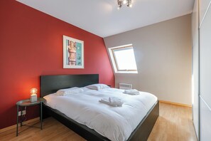 3 habitaciones, escritorio, tabla de planchar con plancha y wifi 