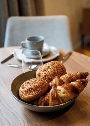 Breakfast meal - Cozy Duplex Studio with City Views Ghent (Gent)