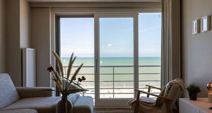 Waterfront apartment w/ balcony & elevator