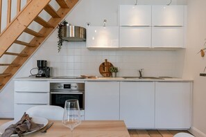 Fridge, microwave, oven, stovetop - Casiola - Beautiful apartment on top location in G (Gent)