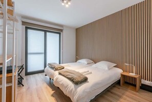 2 bedrooms, iron/ironing board, WiFi, bed sheets - Comfortable Apartment in a Quiet Area Just Outside (Kortrijk)